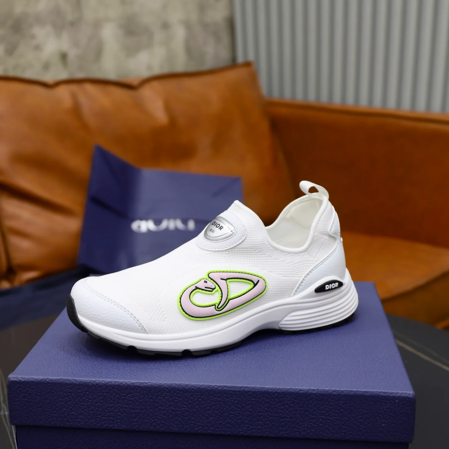 Ex-factory price: 520💰Dior B30’s latest hot model is shipped, the original version is made 1:1 ▪️ Fabric: Original customized fly woven ▪️ Lining: Imported breathable mesh ▪️ Sole: Original molded non-slip outsole ▪️ Size: 38-45 (45 is custom-made and cannot be returned)